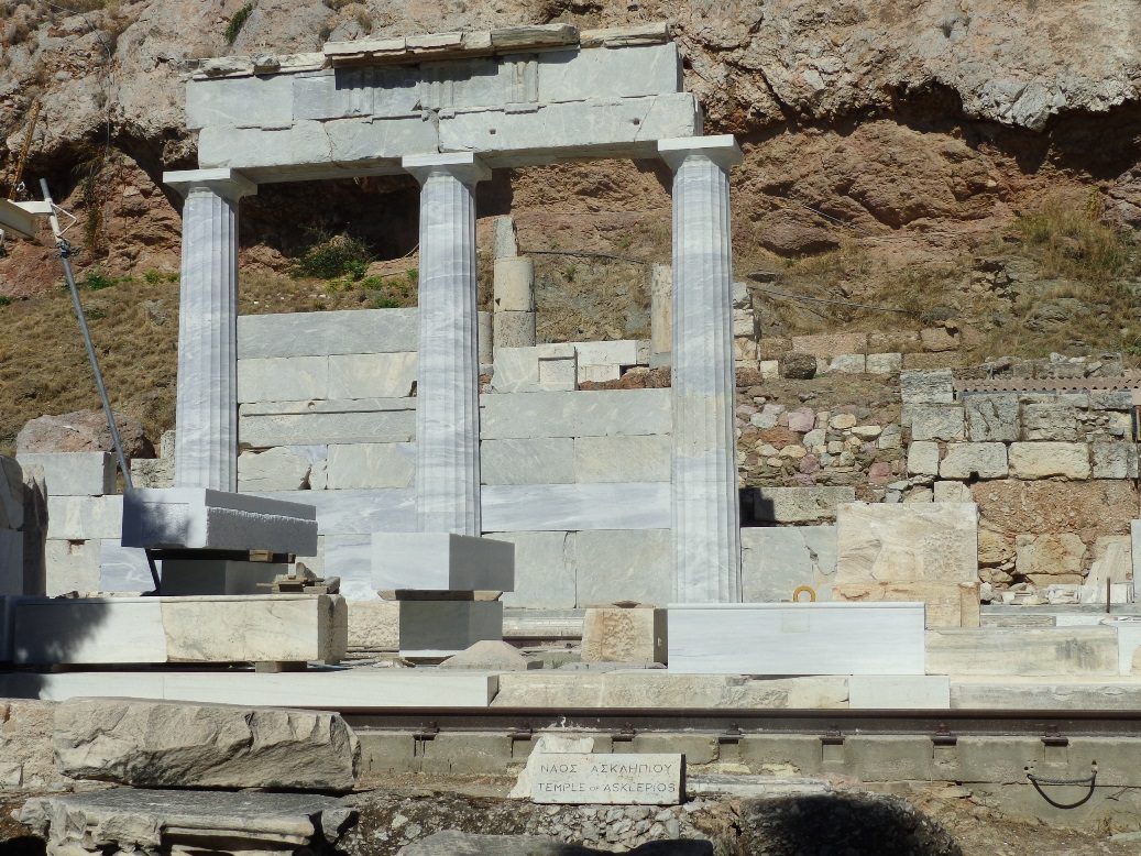 Vista frontale Tempio di Asclepio.jpg